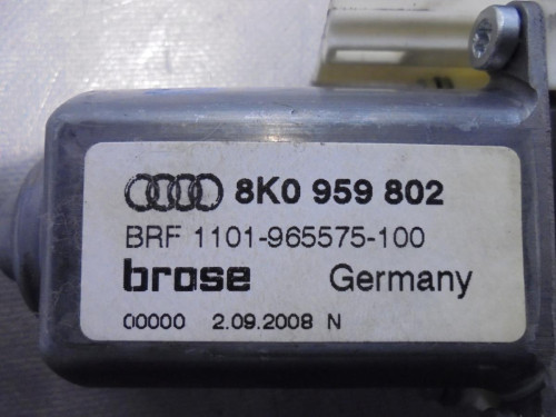 MOTOR ELEVALUNAS DELANTERO DERECHO Audi A4 AVANT (8K5) 