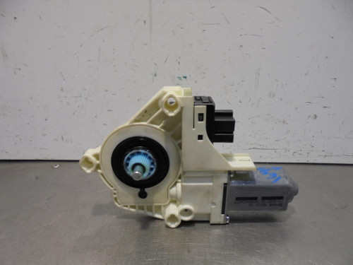 MOTOR ELEVALUNAS DELANTERO DERECHO Audi A4 AVANT (8K5) 