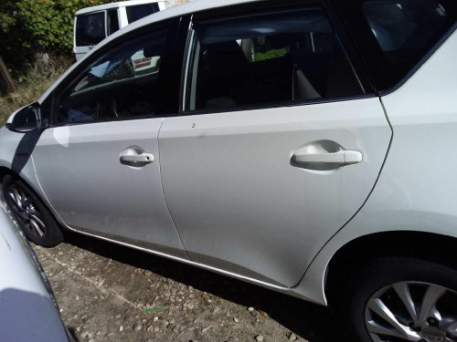 TOYOTA AURIS (E18) — vehículo donante para recambios 
