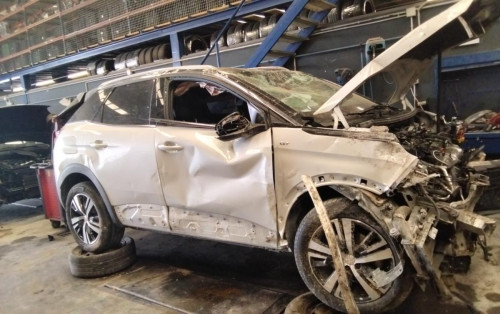 PEUGEOT 3008 — vehículo donante para recambios 