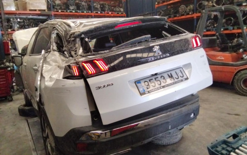 PEUGEOT 3008 — vehículo donante para recambios 