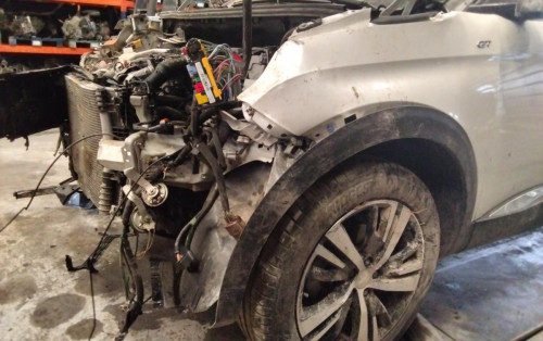 PEUGEOT 3008 — vehículo donante para recambios 