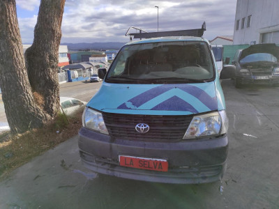 TOYOTA HI-ACE