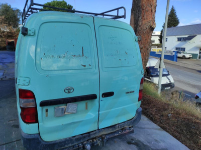 TOYOTA HI-ACE