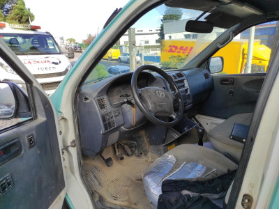 TOYOTA HI-ACE