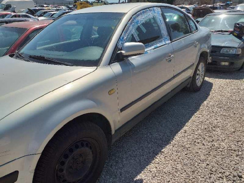  VOLKSWAGEN PASSAT BERLINA (3B2) 