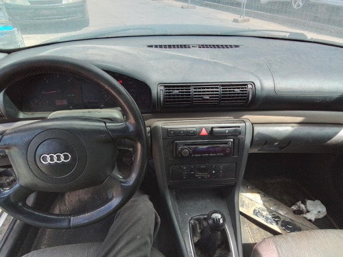  AUDI A4 BERLINA (B5) 