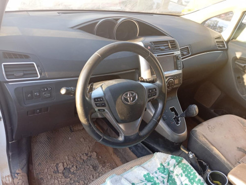  TOYOTA VERSO (AUR2/ZGR2) 