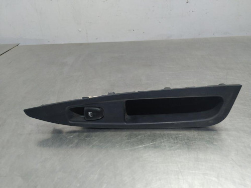  MANDO ELEVALUNAS TRASERO DERECHO Nissan QASHQAI (J11E) 