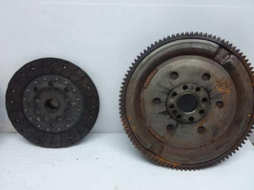 KIT EMBRAGUE Toyota COROLLA (E12) 