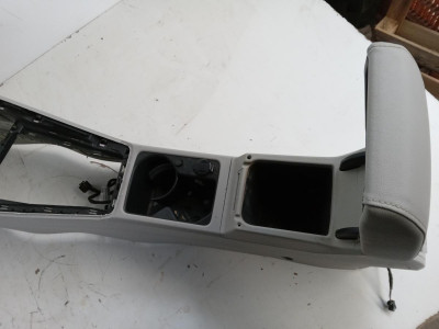 APOYABRAZOS CENTRAL, VOLKSWAGEN, GOLF VIII BERLINA (CD1)