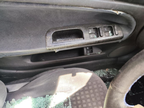 GUARNECIDO PUERTA DELANTERA IZQUIERDA Volkswagen PASSAT BERLINA (3B3) 