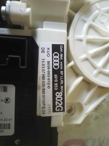 MOTOR ELEVALUNAS DELANTERO DERECHO Audi A3 (8P1) 
