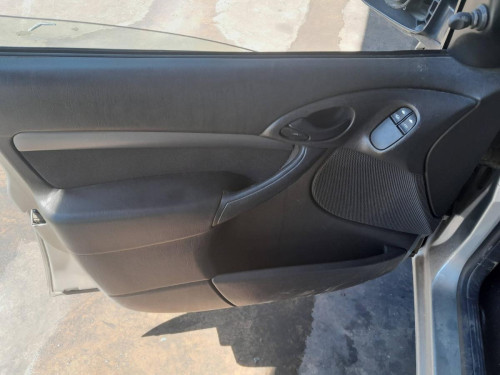  FORD FOCUS BERLINA (CAK) 