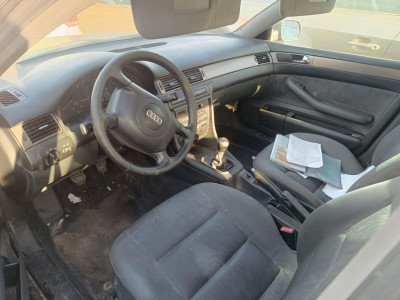 AUDI A6 BERLINA (4B2)