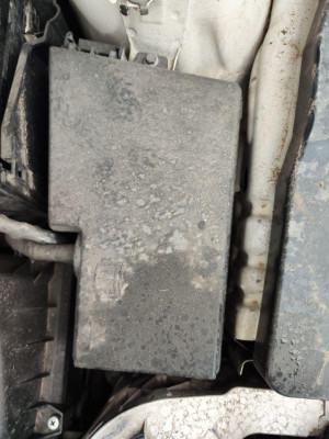 CAJA RELES / FUSIBLES