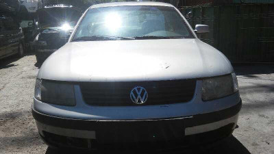 VOLKSWAGEN PASSAT BERLINA (3B2)