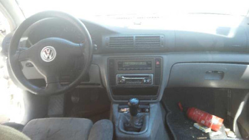  VOLKSWAGEN PASSAT BERLINA (3B2) 