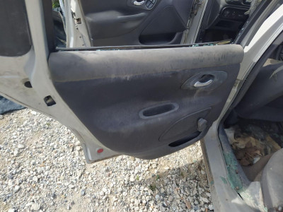 GUARNECIDO PUERTA TRASERA IZQUIERDA