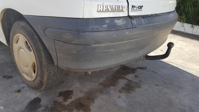 PARAGOLPES TRASERO Renault Megane I Berl./ Berl. con portón (BA0)(08.1995->)