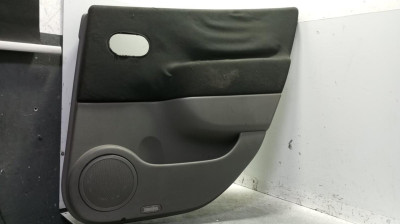 GUARNECIDO PUERTA TRASERA DERECHA