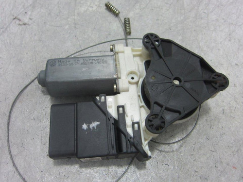 MOTOR ELEVALUNAS TRASERO DERECHO Volkswagen GOLF IV BERLINA (1J1)(10.1997) 