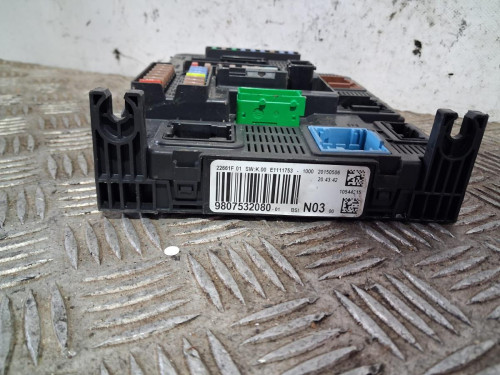 CAJA RELES / FUSIBLES 