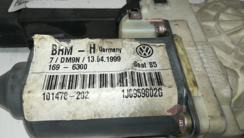  MOTOR ELEVALUNAS DELANTERO DERECHO 