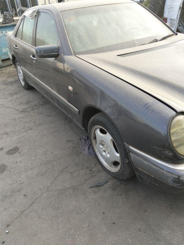 MERCEDES-BENZ CLASE E (BM 210) BERLINA — vehículo donante para recambios 