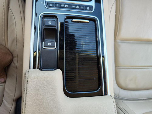 CENICERO Jaguar XE 