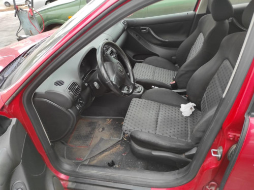 SEAT LEON (1M1) — vehículo donante para recambios 