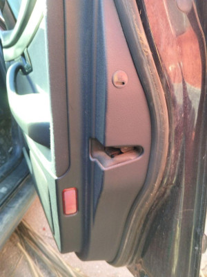 CERRADURA PUERTA DELANTERA DERECHA