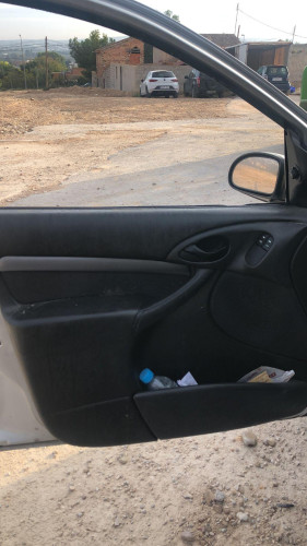 FORD FOCUS BERLINA (CAK) — vehículo donante para recambios 