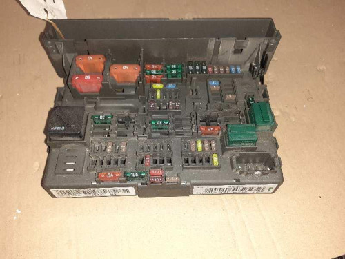  CAJA RELES / FUSIBLES 