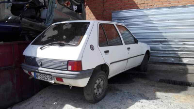 PEUGEOT 205 BERLINA