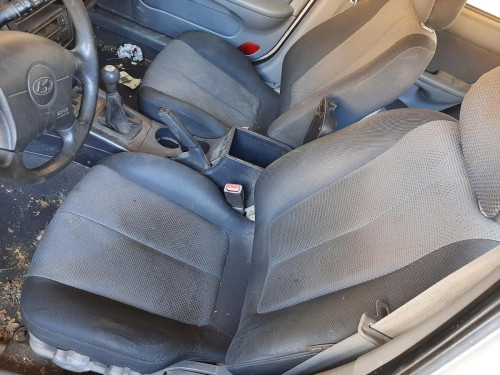 HYUNDAI ELANTRA (XD) — vehículo donante para recambios 