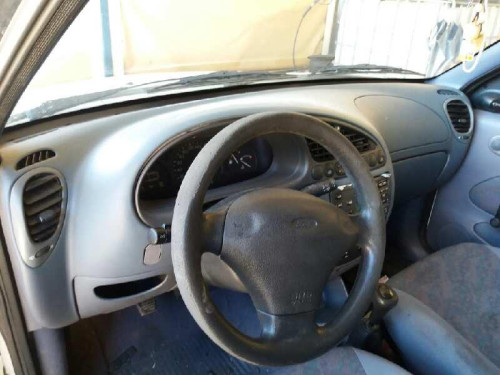FORD FIESTA BERLINA — vehículo donante para recambios 
