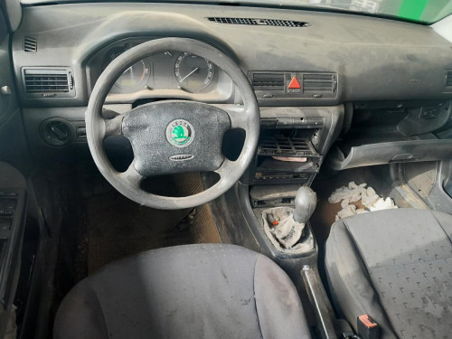  SKODA OCTAVIA BERLINA (1U2) 