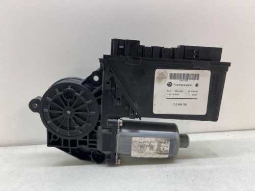 MOTOR ELEVALUNAS TRASERO IZQUIERDO VOLKSWAGEN TOUAREG (7LA) 