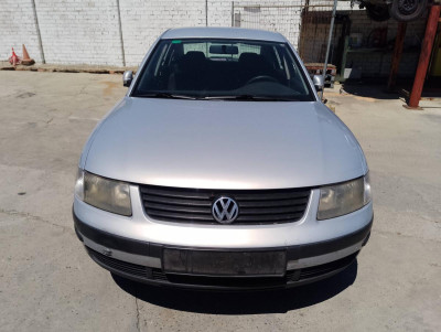 VOLKSWAGEN PASSAT BERLINA (3A2)