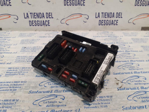  CAJA RELES / FUSIBLES 