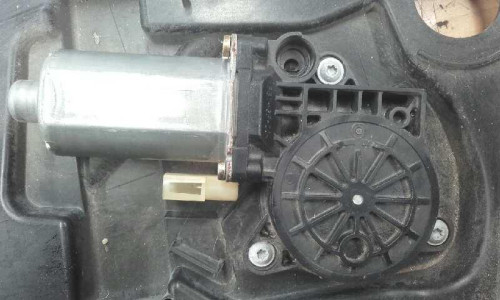  MOTOR ELEVALUNAS DELANTERO DERECHO 