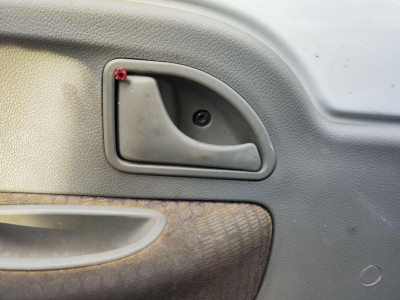 MANETA INTERIOR DELANTERA IZQUIERDA