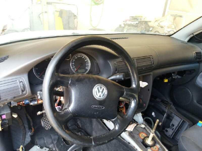 VOLKSWAGEN PASSAT BERLINA (3B3)