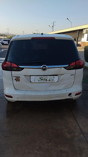 Opel Zafira C (2016->) — vehículo donante para recambios 