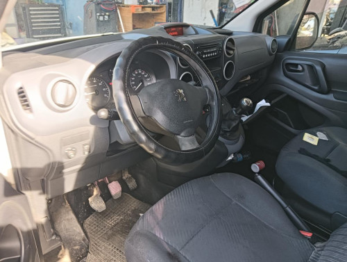 PEUGEOT PARTNER TEPEE — vehículo donante para recambios 