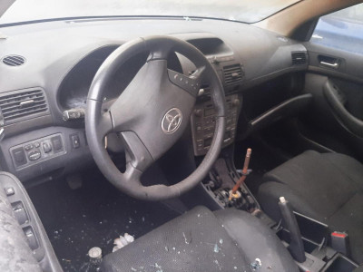 TOYOTA AVENSIS BERLINA (T25)
