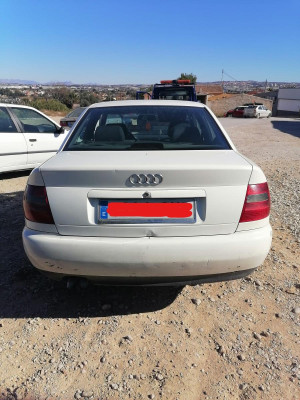 AUDI A4 BERLINA (B5)