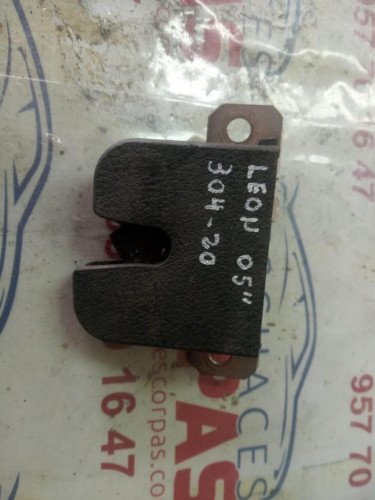  CERRADURA MALETERO / PORTON SEAT LEON (1M1) 