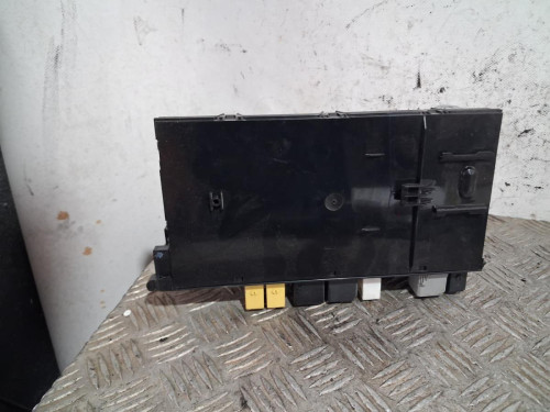 CAJA RELES / FUSIBLES 
